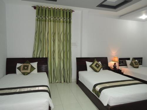 Ένα ή περισσότερα κρεβάτια σε δωμάτιο στο Hung Vuong Hotel