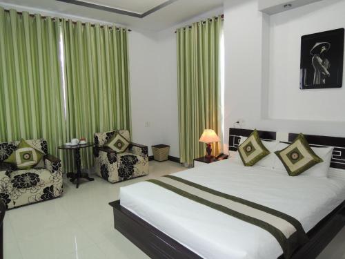Tempat tidur dalam kamar di Hung Vuong Hotel