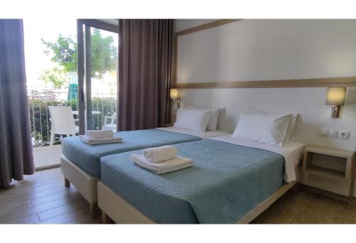 Ένα ή περισσότερα κρεβάτια σε δωμάτιο στο Creta Verano Hotel