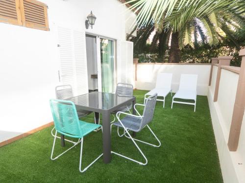 Kawasan patio atau luaran di Nura Houses Condor