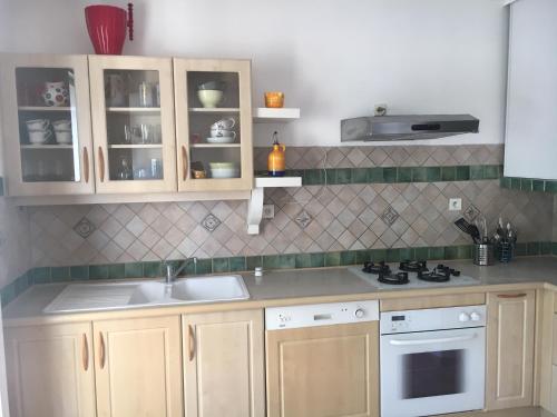 Η κουζίνα ή μικρή κουζίνα στο Aquamarine, un lieu zen au coeur de Vaison la Romaine