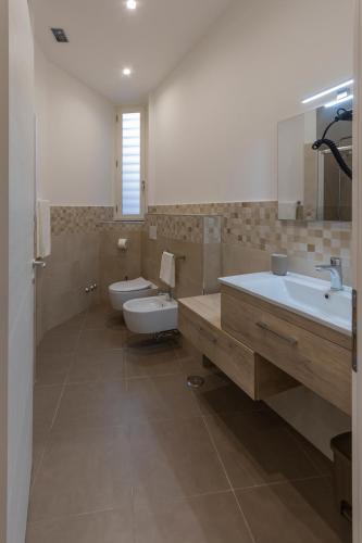 a bathroom with two sinks and two toilets at Al Duomo B&B in Amantea