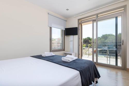 Posteľ alebo postele v izbe v ubytovaní YourHouse Juan, modern holiday house at the beach in Mallorca North
