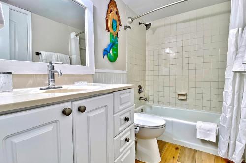 Un baño de Chateaux Sunset Suites 408