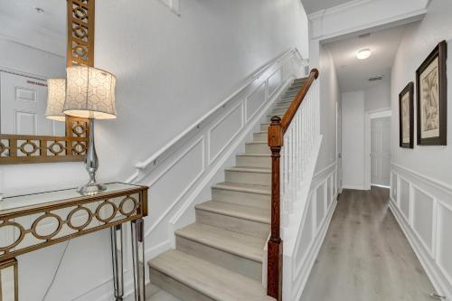 NEWLY RENOVATED Townhome, Near Universal & I-Drive photo 19