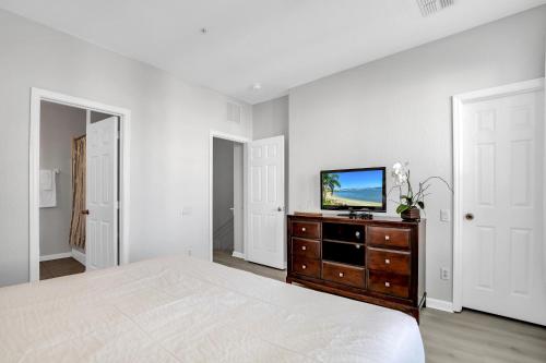 NEWLY RENOVATED Townhome, Near Universal & I-Drive photo 21