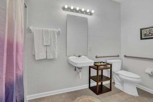 NEWLY RENOVATED Townhome, Near Universal & I-Drive photo 25