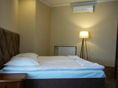 Ένα ή περισσότερα κρεβάτια σε δωμάτιο στο Eduard Hotel