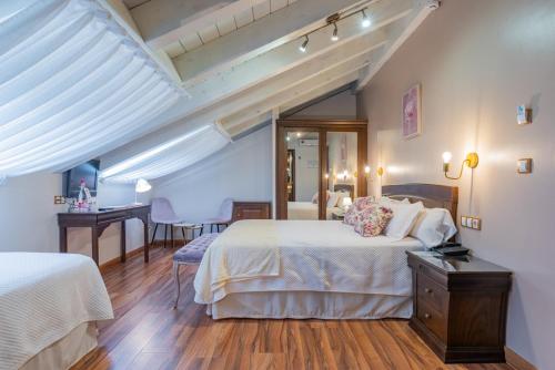 a bedroom with a bed and a desk in a room at Hotel & Spa María Manuela in Onís