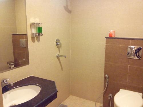 Koupelna v ubytování Hotel Regal Airport