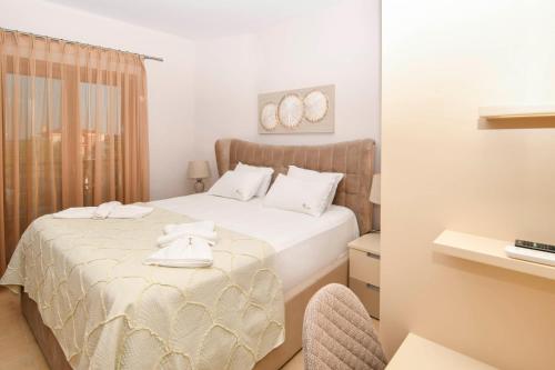 Ένα ή περισσότερα κρεβάτια σε δωμάτιο στο Villas Velizarius
