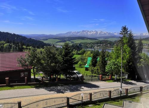 a view of the mountains from a house at Centrum Wypoczynku i Rehabilitacji Umina in Czorsztyn