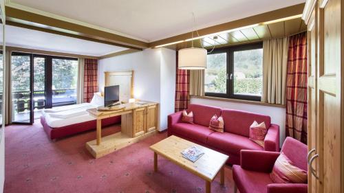Postel nebo postele na pokoji v ubytování Familiengut Hotel Burgstaller