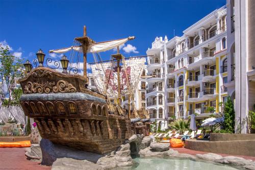 Бассейн в Harmony Suites - Monte Carlo или поблизости