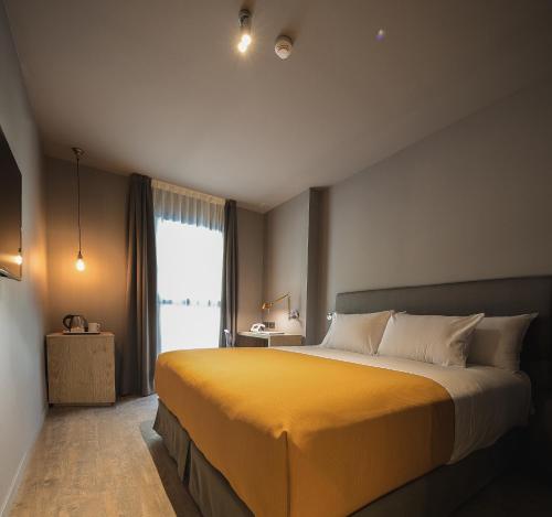 Yurbban Trafalgar Hotel Image