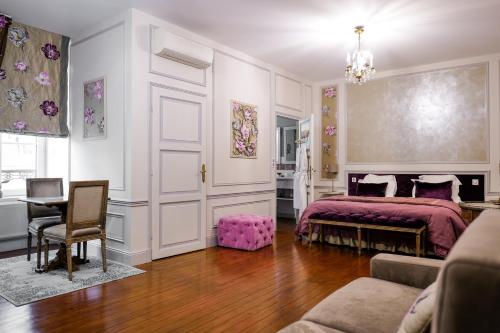 a bedroom with a bed and a table and a chair at Champagne André Bergère & Suites in Épernay