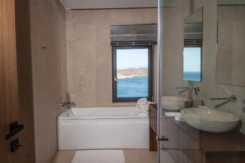 Kúpeľňa v ubytovaní Villa Dimitra by Elounda Island View Villas