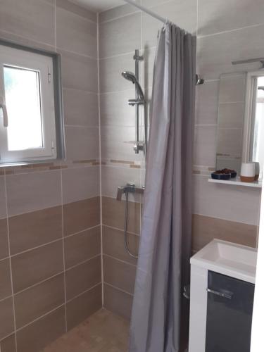 Koupelna v ubytování Appartement en lisière de forêt avec étang