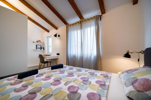 a bedroom with a large bed and a desk at Novouređeni apartman Marko in Mundanije