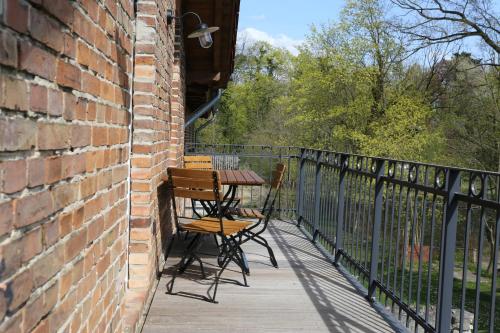 a patio with a table and chairs on a balcony at Storchenhof Blumenow in Blumenow
