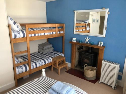 Voodi või voodid majutusasutuse Tighnabruaich Duplex Apartment - Sea Views toas