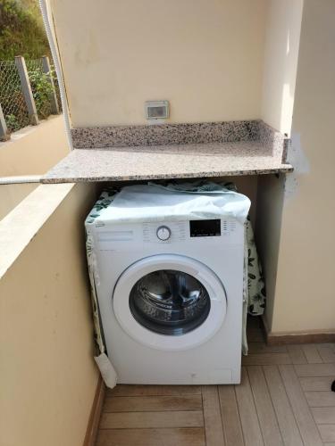 a washer and dryer in a tiny house at ZAMBRONE VILLAGE Loris in Zambrone