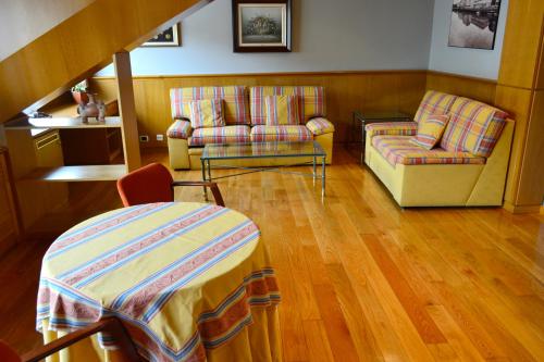 Χώρος καθιστικού στο Hotel Alda El Suizo
