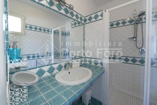 Koupelna v ubytování 2 PINETA - Ampio quadrilocale sulla spiaggia di Porto Faro