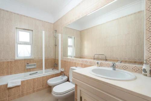 a bathroom with a sink and a toilet and a mirror at WOW Flat, Birdie, Golf, Spa & Swimming Pool (WIFI) in Lagos