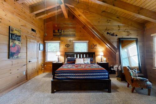 Ένα ή περισσότερα κρεβάτια σε δωμάτιο στο Elk Lodge