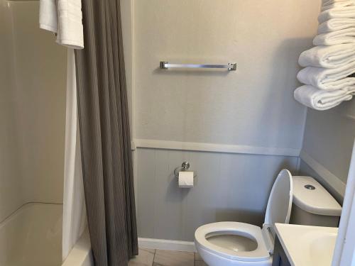 2 Bedroom Suite with kitchen – Photos 4