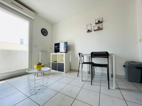 Fotografia z galérie ubytovania Le Studio 18 à Nîmes, proche centre ville & Gare TGV, Wifi Balcon v destinácii Nîmes