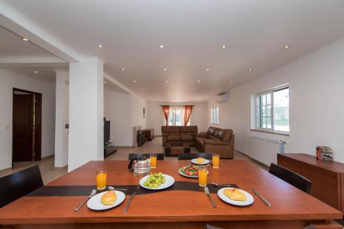 Villa with swimming pool