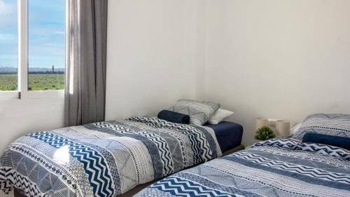 En eller flere senge i et værelse på Luxury, beach, pool and garden Dénia