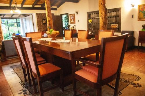 A restaurant or other place to eat at Finca La Mara