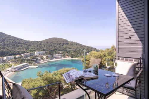 Crown Apartments - Emerald 1 BD