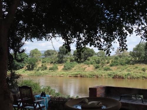 auana laying on a table next to a river at Hennie's Rest in Malelane