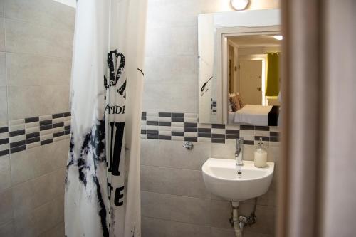 Ένα μπάνιο στο Seven Heaven Premium Suites