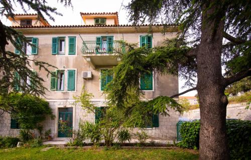 Adora Luxury Apartment