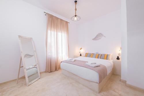 Φωτογραφία από το άλμπουμ του Golden Sunrise Suites in Santorini στο Καμάρι