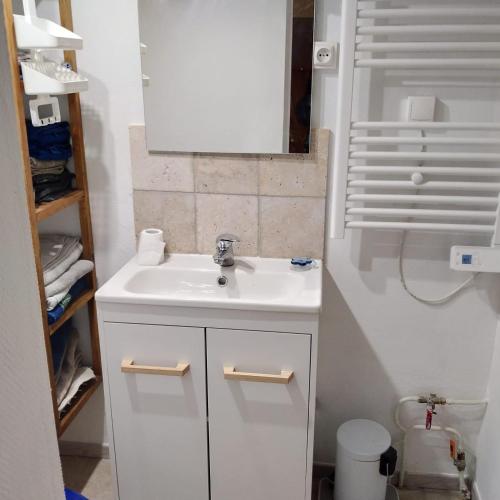 Φωτογραφία από το άλμπουμ του Maisonnette de charme climatisée σε La Machine