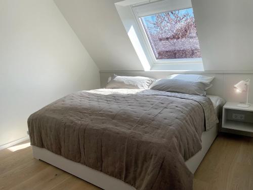 a bedroom with a large bed with a window at Ferienwohnung Henny in Wyk auf Föhr