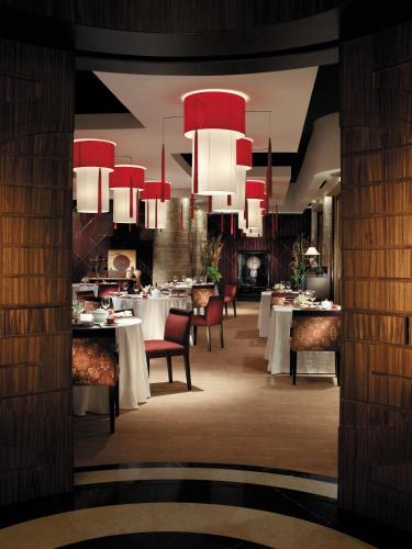 Shangri-La Hotel Apartments Qaryat Al Beriにあるシーティングエリア