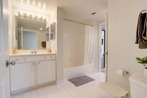 Gallery image of Exquisite 1 Bedroom Condo At Ballston With Gym in Arlington