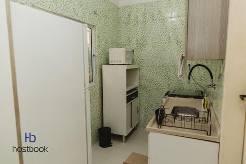 Dapur atau dapur kecil di Casinha aconchegante bem perto da praia | MAAL04