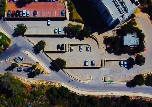 an overhead view of a parking lot with cars parked at pisgat shoresh in Shoresh