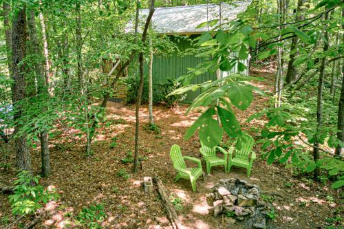 Κήπος έξω από το Azalea Pine Bungalow