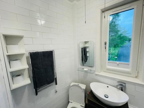 A bathroom at Holiday Flat for All