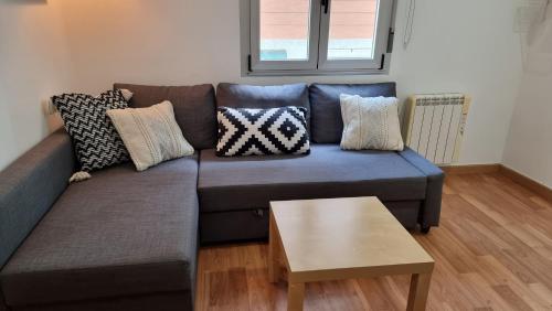 2 Bed Flat - Sleeps 6 - Pets - Pool - Parking