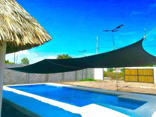 Swimmingpoolen hos eller tæt på Bella casa de playa 1, junto al mar con piscina privada